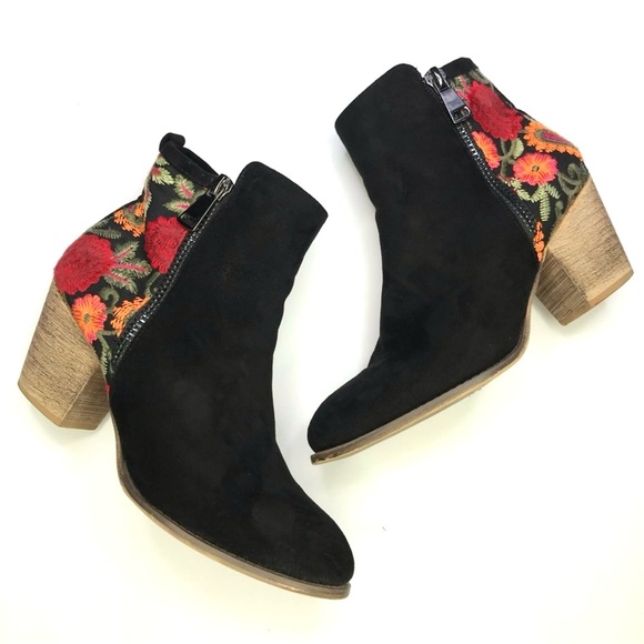 TIARA Boho Embroidered Floral Black Booties Vegan Size 10 - Picture 1 of 10